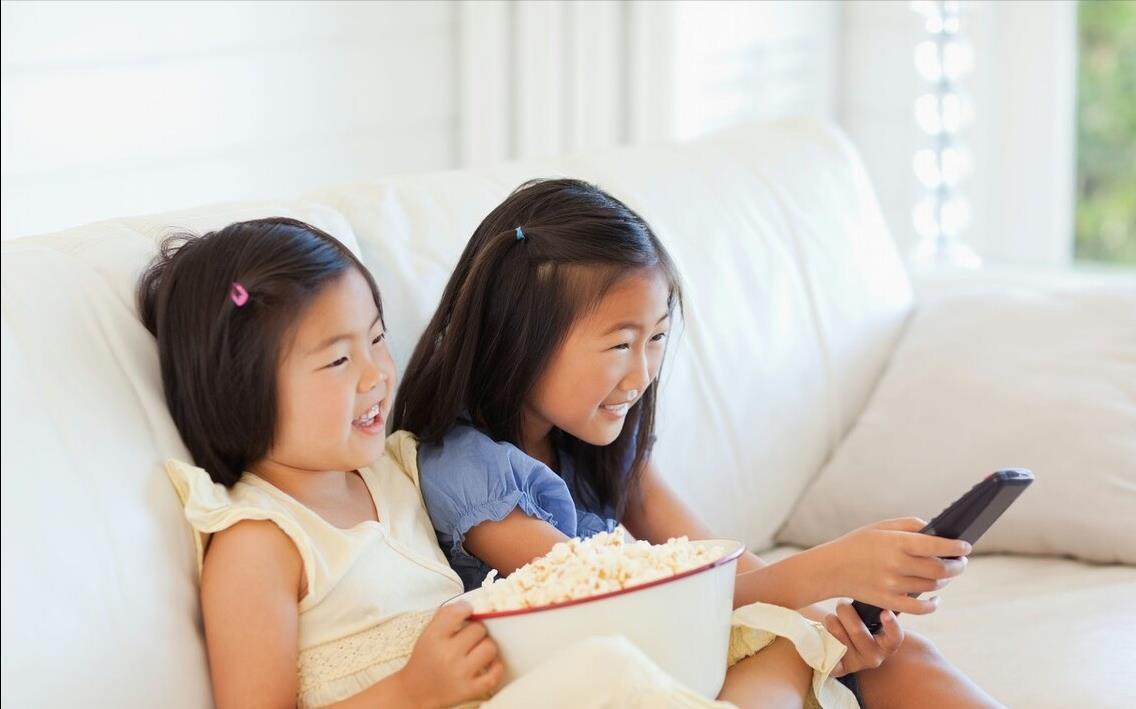 看电视|真以为孩子那么喜欢看电视?换个角度看,孩子真的很“可怜”