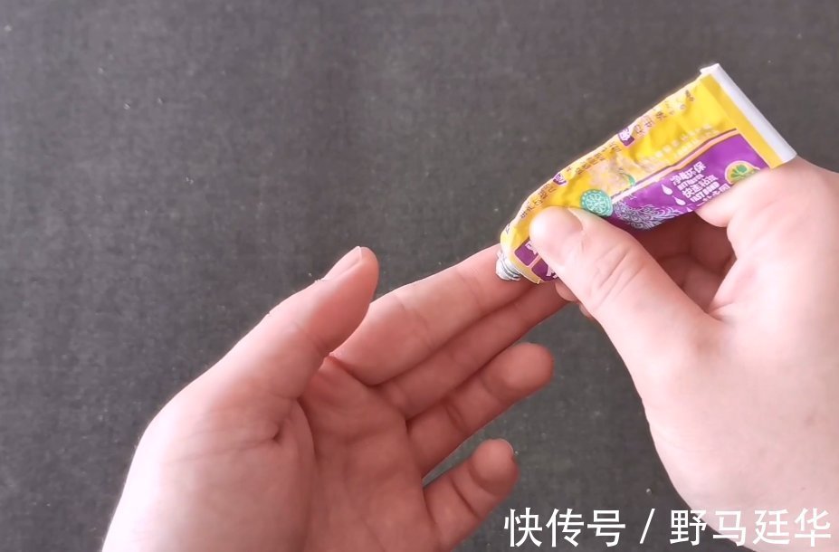 手指被502胶水粘住不用急,教你一招,只需这样做胶水自动融化