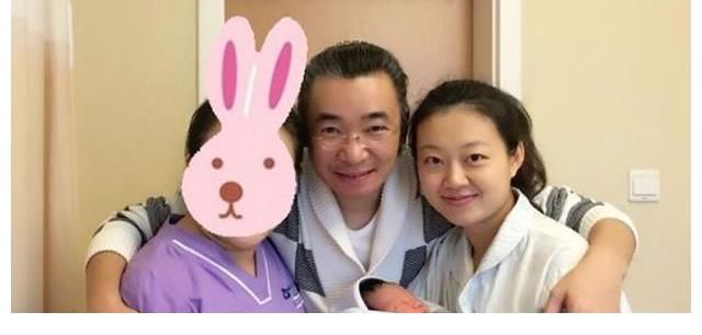 中國(guó)傳媒大學(xué)|高博漂亮的老婆曝光，他沒(méi)能成央視一哥，在生活中卻是妥妥的一哥