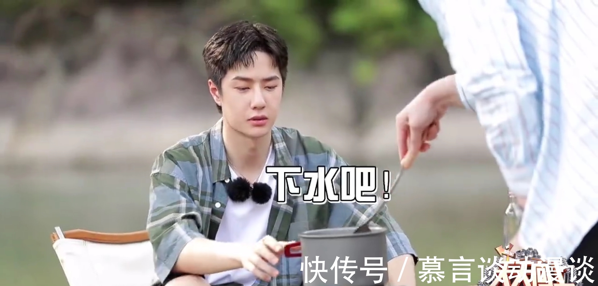 小白|王一博:天妈执着在做菜这事上,王一宝却是无心做菜,只想下水~