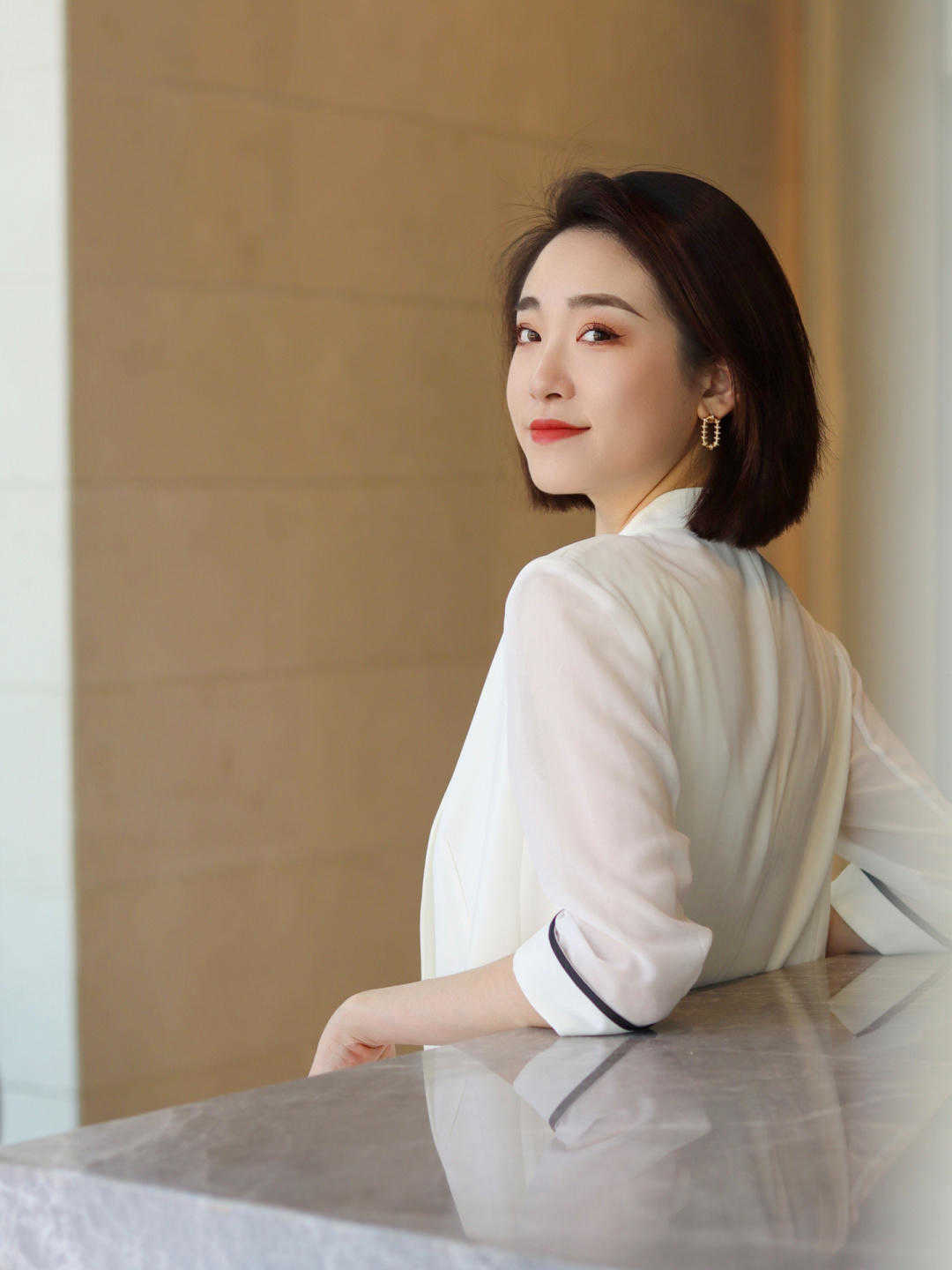 气质感|夏季基础款也能穿出高级感,衬衫配半身裙简单时髦,还能提升气质