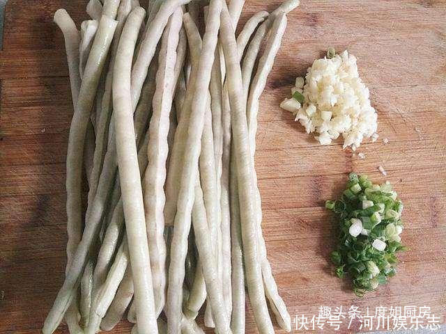 好吃|做蒸菜有诀窍,此法做蒸菜不粘连,味道出奇鲜美,好吃到哭