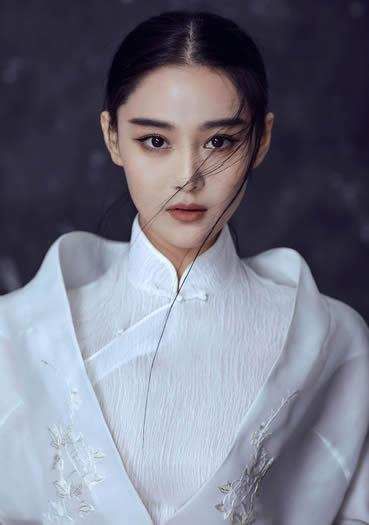 讲真，她大概是娱乐圈第一个靠结婚成功洗白的人吧