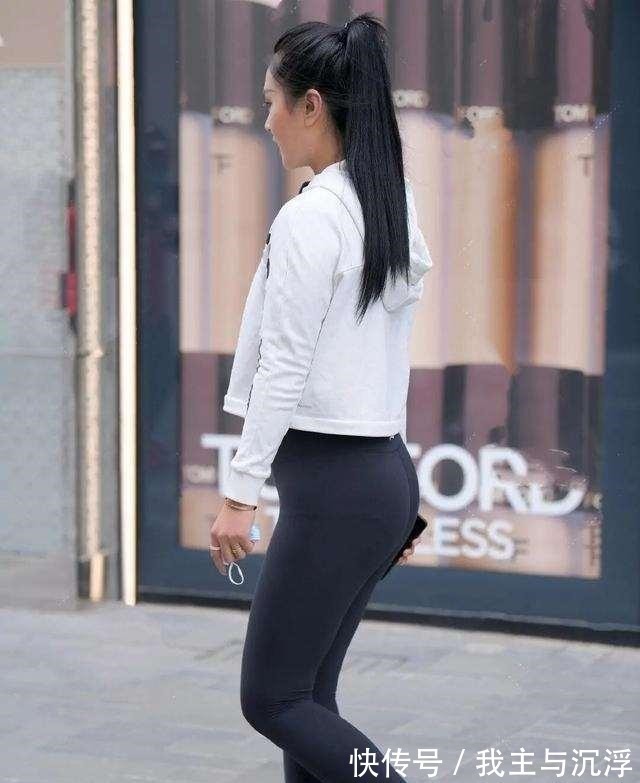 打底裤 穿打底裤的小姐姐,凸显女性那知性优雅的气质,非常修身!