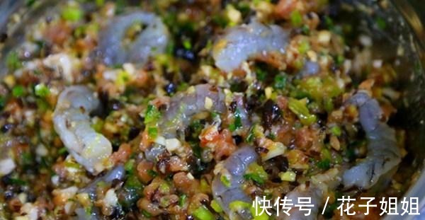 搅拌均匀|夏天，用它包饺子最香，还不用花钱，农村多到吃不完，比韭菜馅鲜！