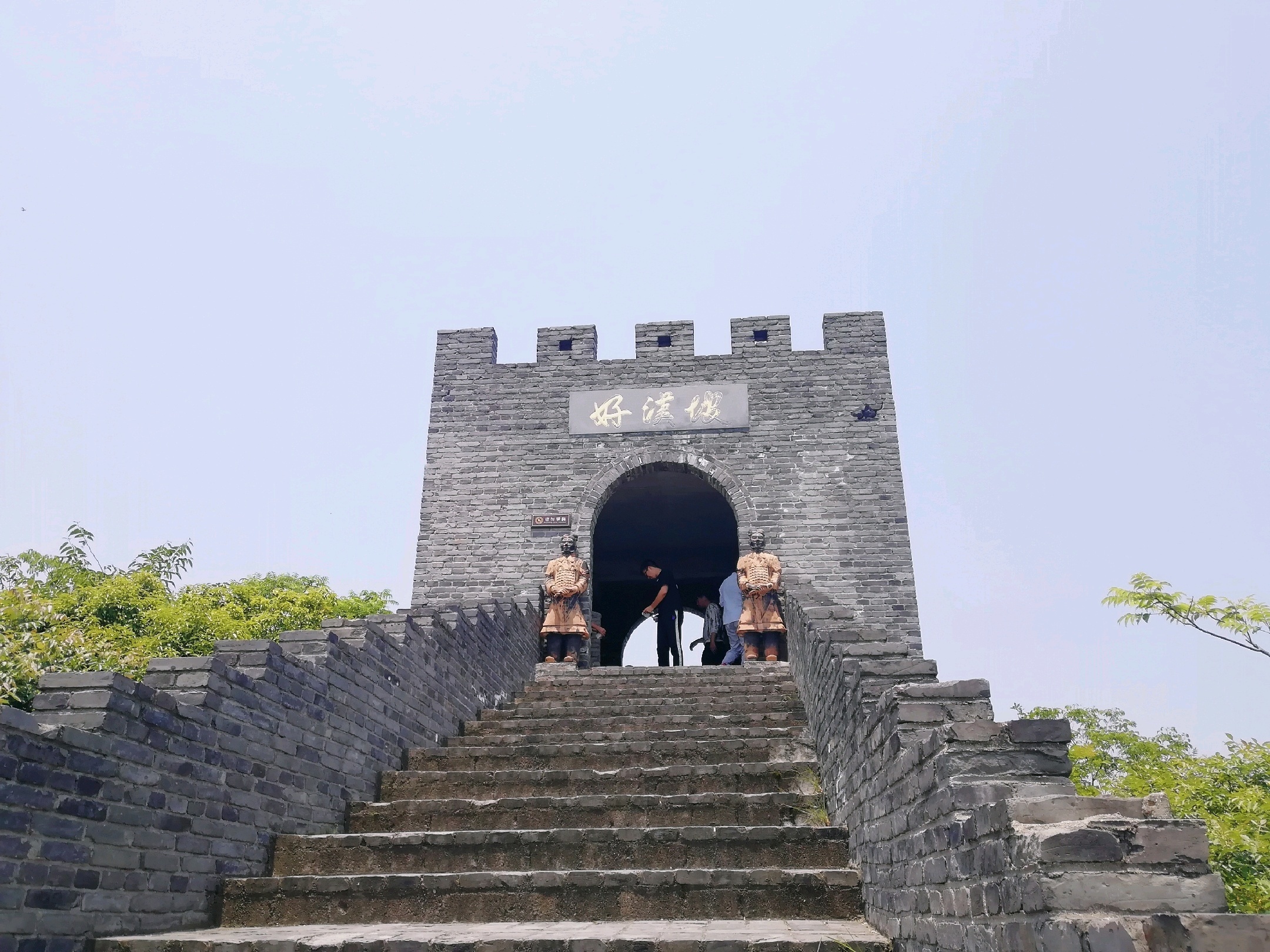 归来|我国最美“海上长城”,登顶可远眺大海,至今仍无人知晓!