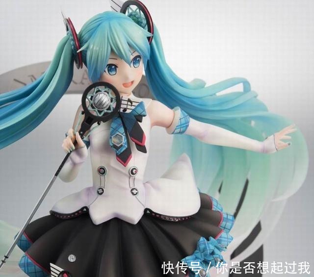 初音未来精美手办价值两万软妹币，网友说买的人估计是个傻子！