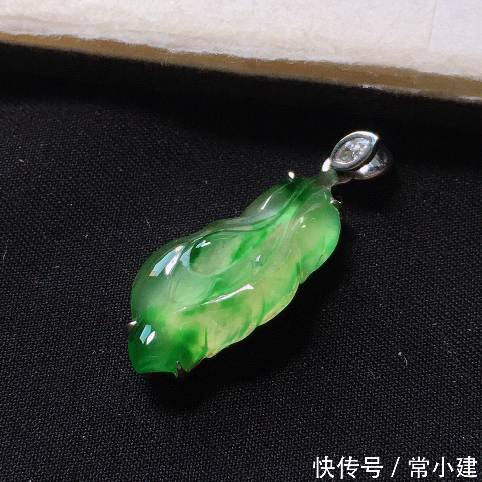 米状@玉石中都有或多或少的杂质 关于岫岩玉杂质的知识你了解吗