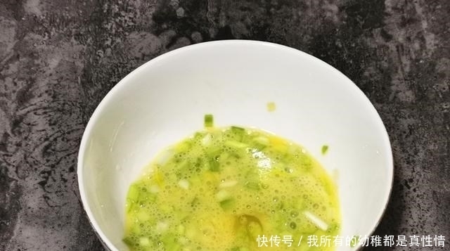 一人在家,煮碗面最省时间,10分钟出锅,又省事又好吃还热乎