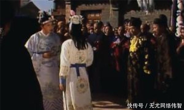 贾府|《红楼梦》中贾府的衰败,离不开此人,结识贾家他是有利可图?