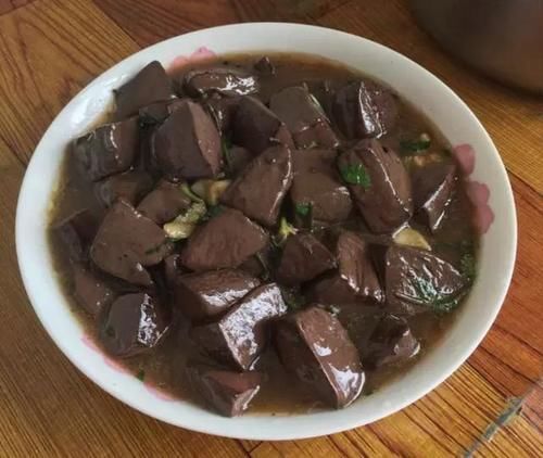 美食推荐：葱香手撕鸡，干锅有机花菜，爆炒鸭血，脆皮鸡的做法