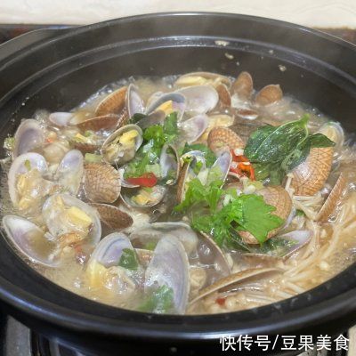 红辣椒|10分钟出锅的懒人版花蛤金针菇,鲜嫩又爽口