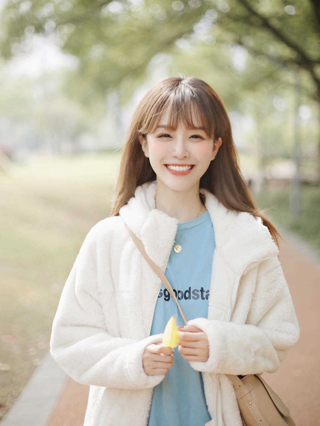 保暖|上身不臃肿!百搭还保暖的“摇粒绒”外套火了,让你穿上不想脱