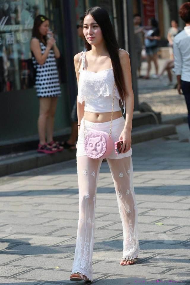 透露|路人街拍,小姐姐浑身上下,透露出一股不食人间烟火的仙气