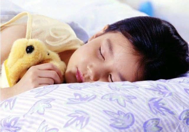 睡眠时间|体检时发现“智力障碍”医生怒斥母亲,让6岁男童天天保持睡午觉