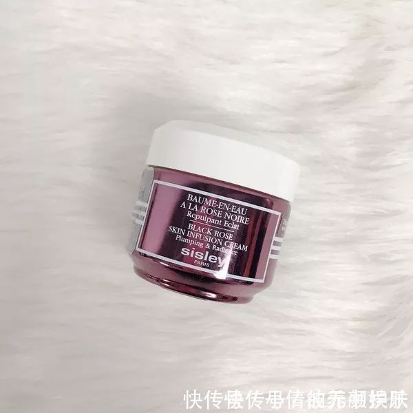 紧致 50岁的女人涂什么护肤品,这几款抗老美白效果好,皮肤嫩成小姑娘