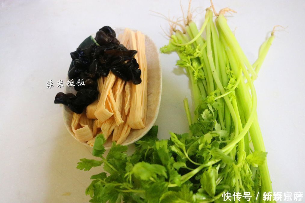 光盘|年后都爱吃素菜？这三种素菜一起炒，美味营养，上桌就光盘