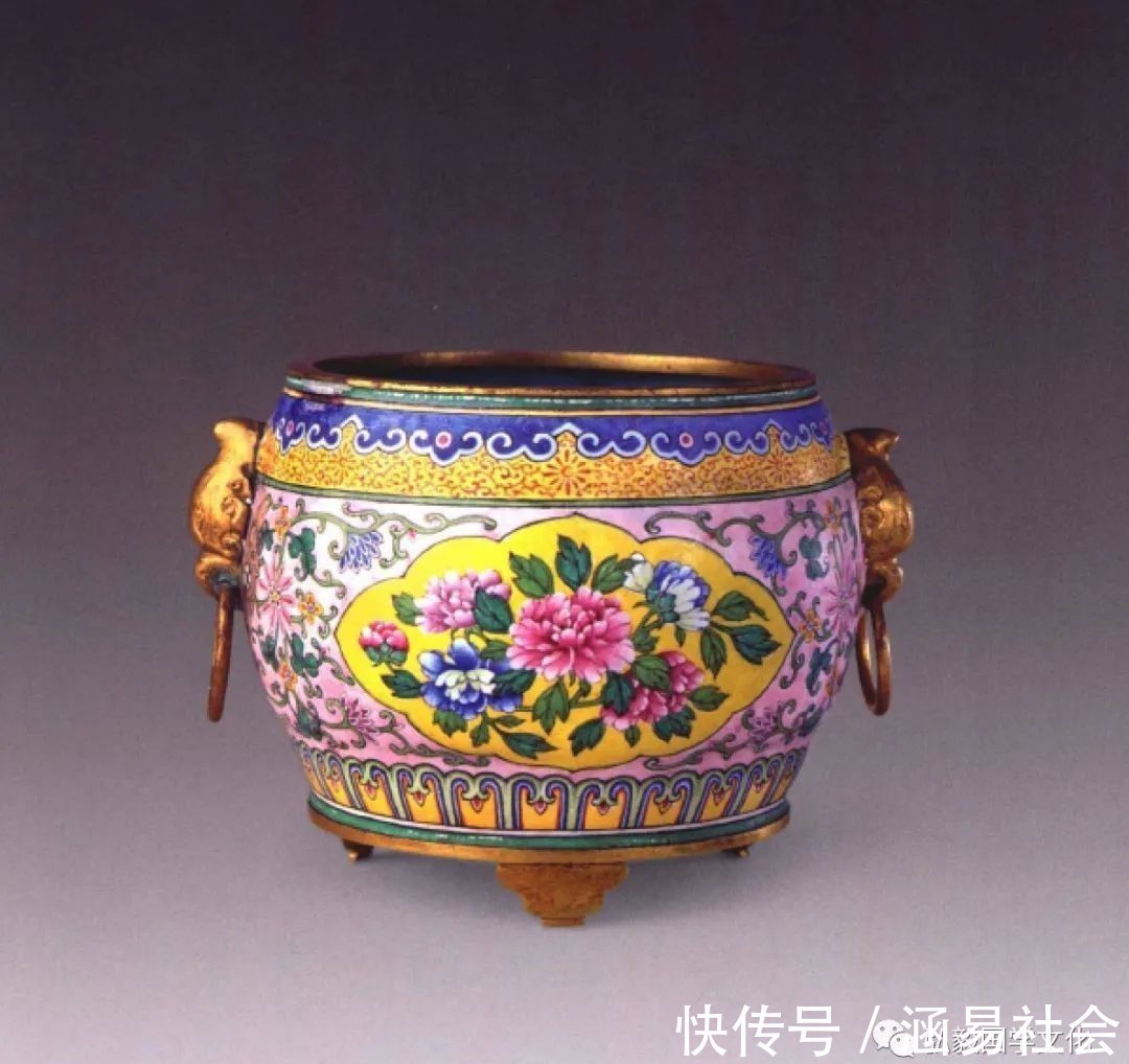 清乾隆!清乾隆画珐琅压柄壶,构图简洁、用色明快,为别具新意的佳作