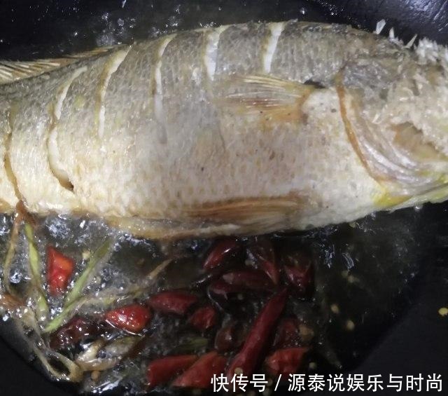 红烧大黄花鱼,鱼肉鲜嫩,汤汁浓郁