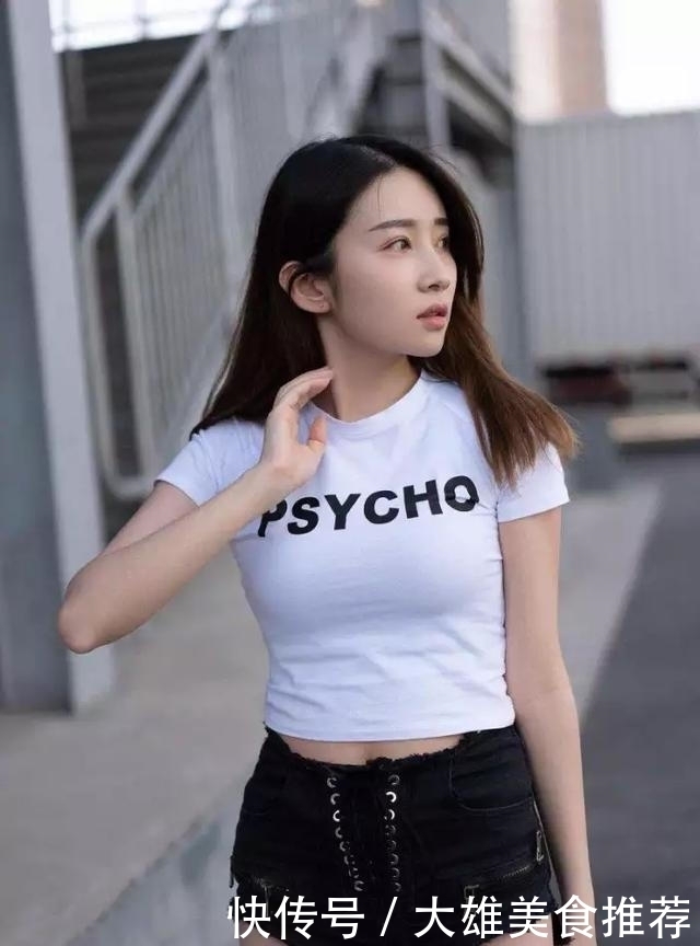  婉顺|街拍：文雅婉顺俏皮的美女，凹凸曼妙,给人很甜美纯洁的感觉！