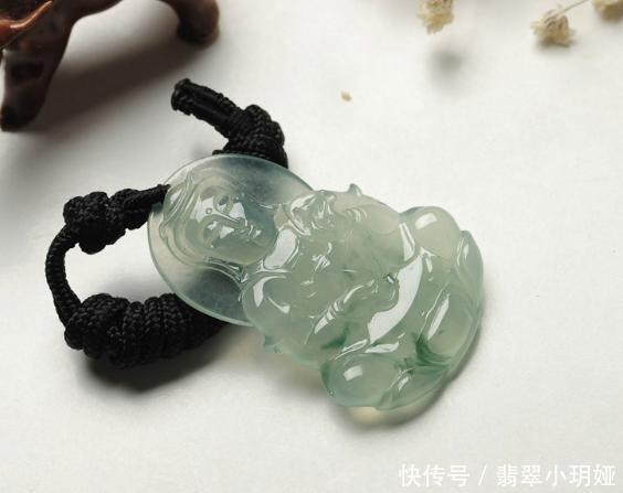 翡翠挂件如何搭配挂绳会更好看?