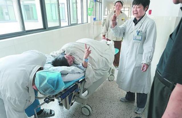 儿子|为要儿子,53岁产妇拼三胎,剖腹产后虽得儿子,但全家人希望破灭