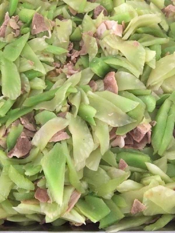 朋友请我做饭堂大锅饭，给300元我做了5个菜，回头却说我捞了不少