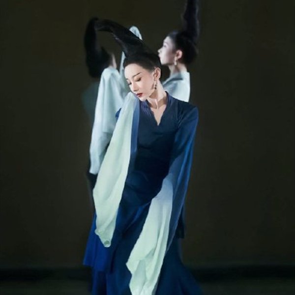 国风舞$春晚国风舞刷屏，无可替代的国潮力量——孟庆旸《只此青绿》