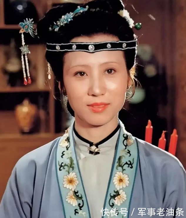 林黛玉@宝钗在荣国府过着什么日子?不可能受到疼爱,同样风刀霜剑严相逼