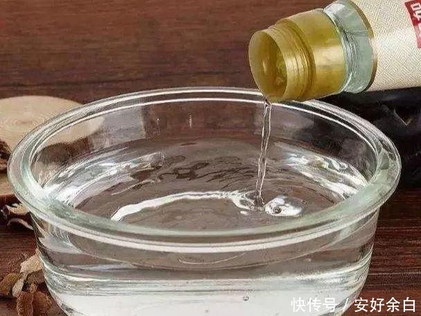 生根剂不用买,家中都有的材料泡一泡,多蔫的花都根状叶绿爆满盆!