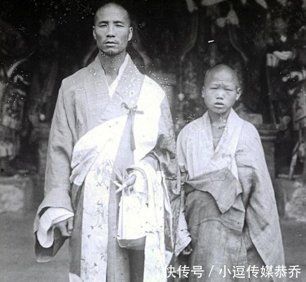 梅荫华|晚清充满生活气息的老照片,有人嬉笑有人光着上身