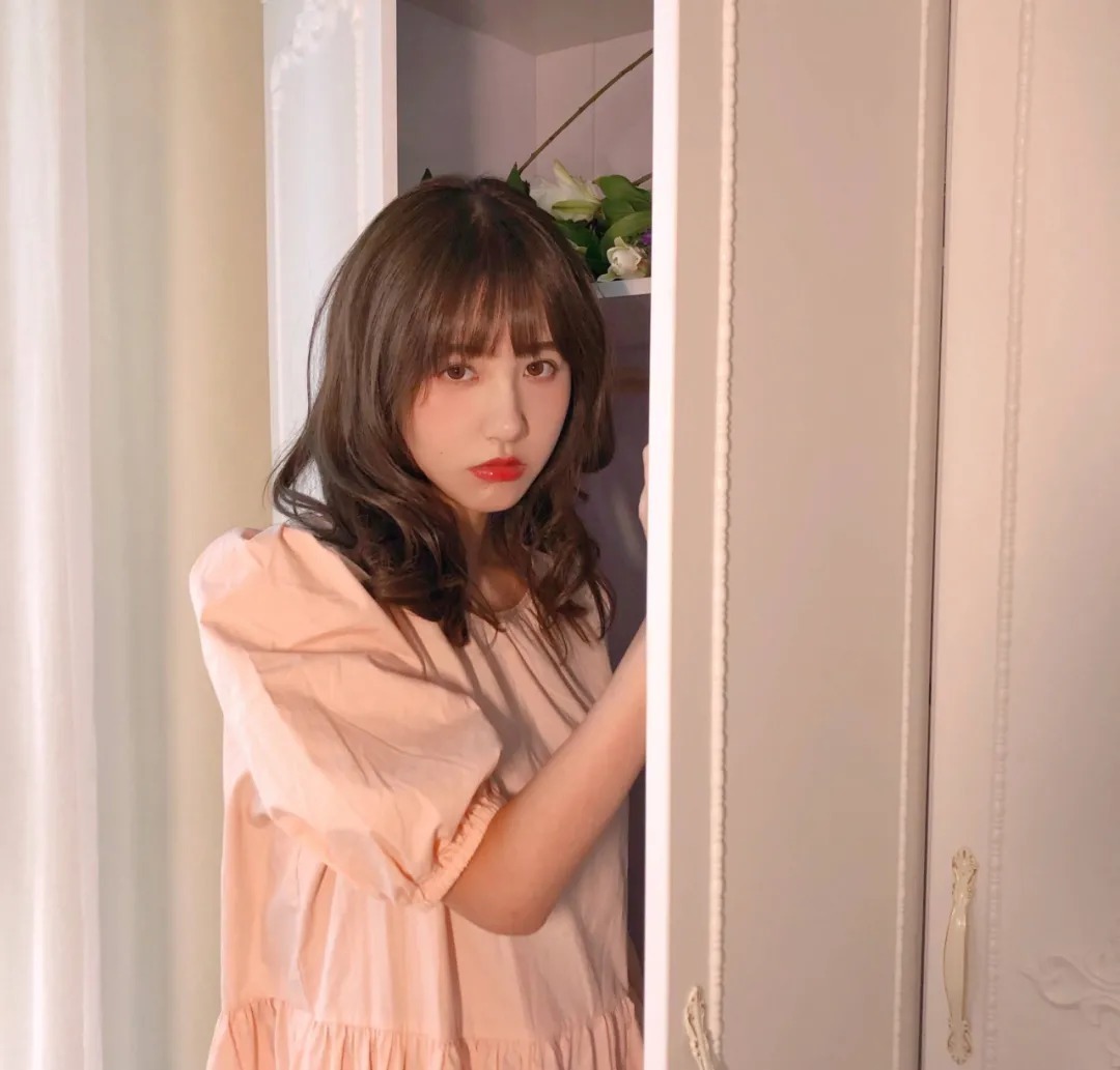 文艺|街拍时尚组图:浙工大学校花徐依莎,文艺与知性的美集于一身