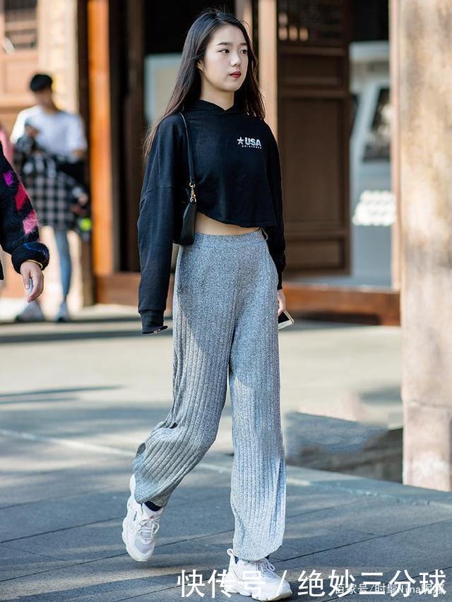 初秋|初秋别再穿裙子了,2020年流行这4条裤子,时髦又洋气