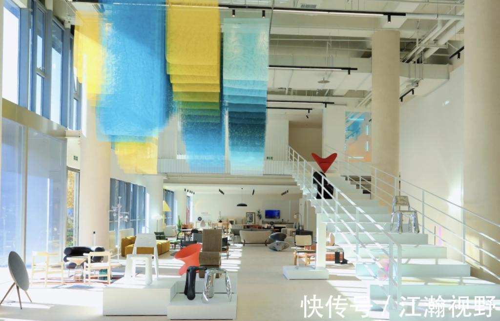 业主|自如开出多家线下门店,不是中介窄小门头,更像艺术空间