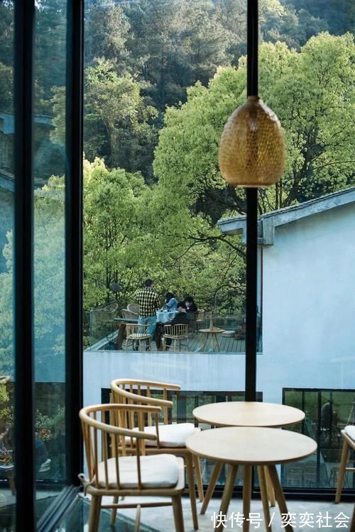 草木|他归隐山林，租了栋800㎡废弃三合院，改造后，却让网友羡慕不已