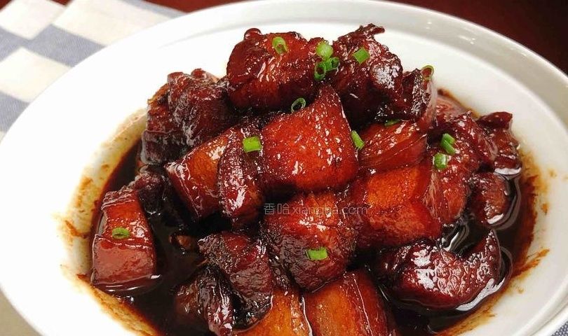 加料酒|红烧肉是先煸肉还是先炒糖色？学会正确做法，肥而不腻颜色红亮
