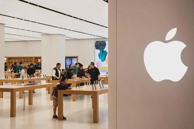 苹果|2.5亿人等着换iPhone13，苹果官网被抢到系统崩溃，库克笑开花了