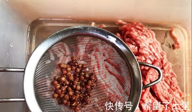 五香粉|朋友来我家点名要吃这馅的包子，肉馅鲜香软嫩，皮薄馅大！