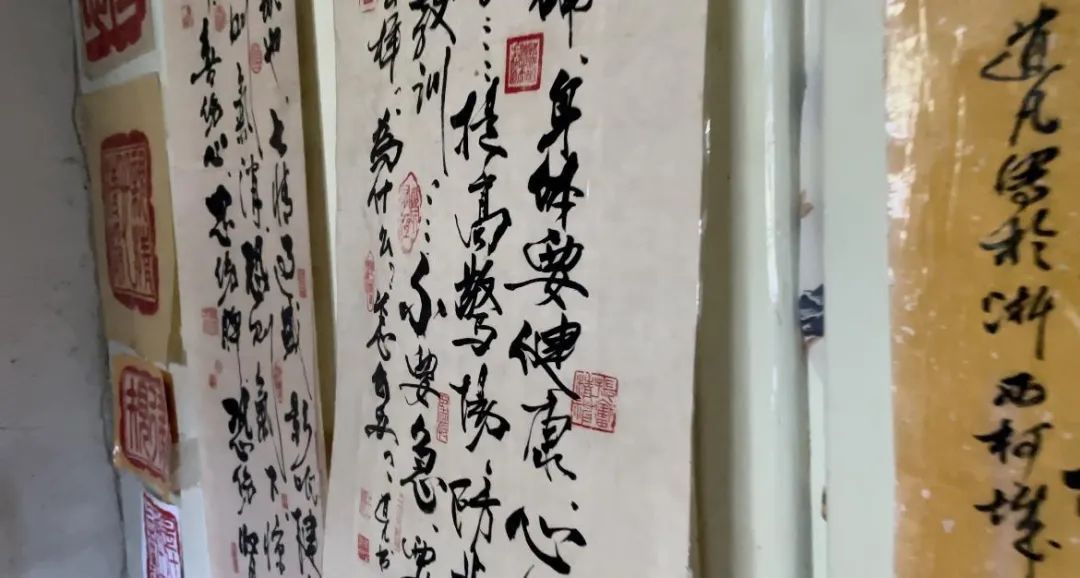 篆刻|坚守热爱！89岁的他自学成才，用近30年时间刻下400余枚印章