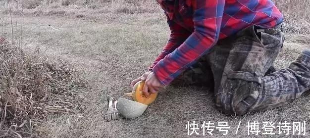 刀柄|网友用牛腿骨制作一把刀, 你觉得这把刀够格吗