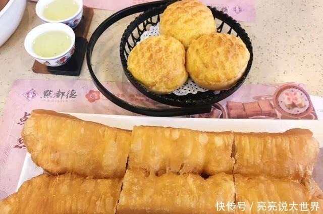 油条|油条店大厨教你炸油条,不放酵母,个个金黄酥脆,凉了也是软乎的