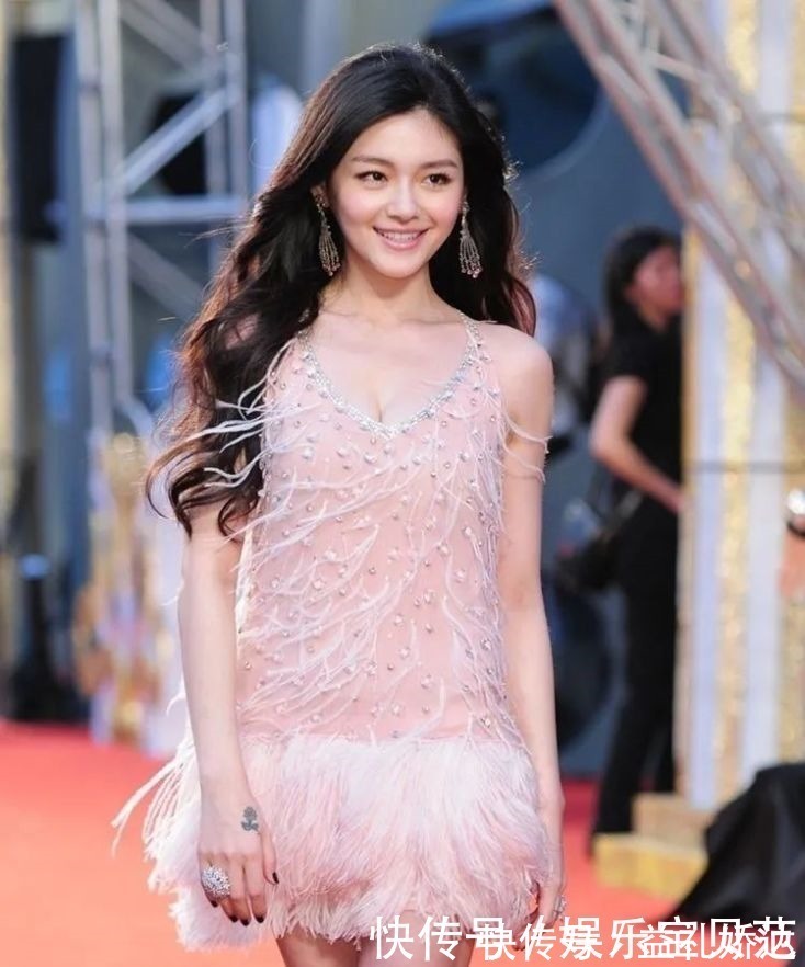 淡颜系|双眼皮、一字眉已经过时了,现在的美女标准是这样……