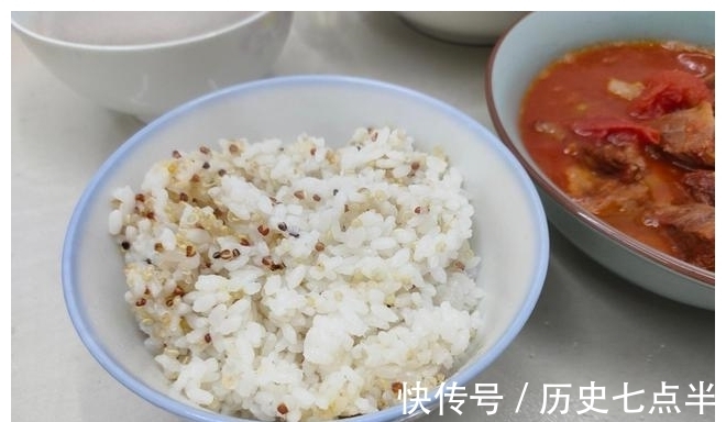 电饭煲|煮米饭时,记得提前“放2味”,米饭粒粒分明,Q弹好吃