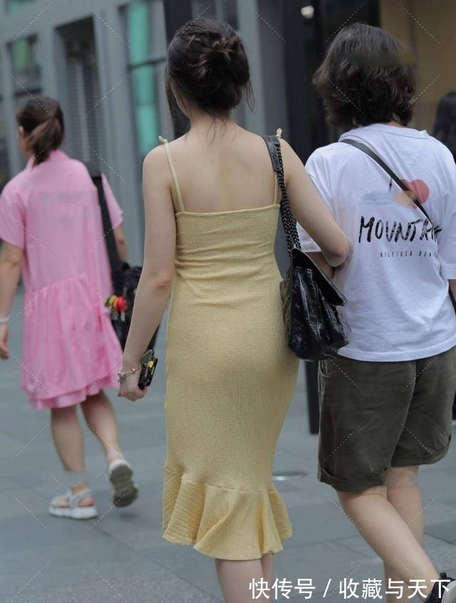 针织裙 简单大气的黄色针织裙,凸显自信的同时,更显皮肤白皙!