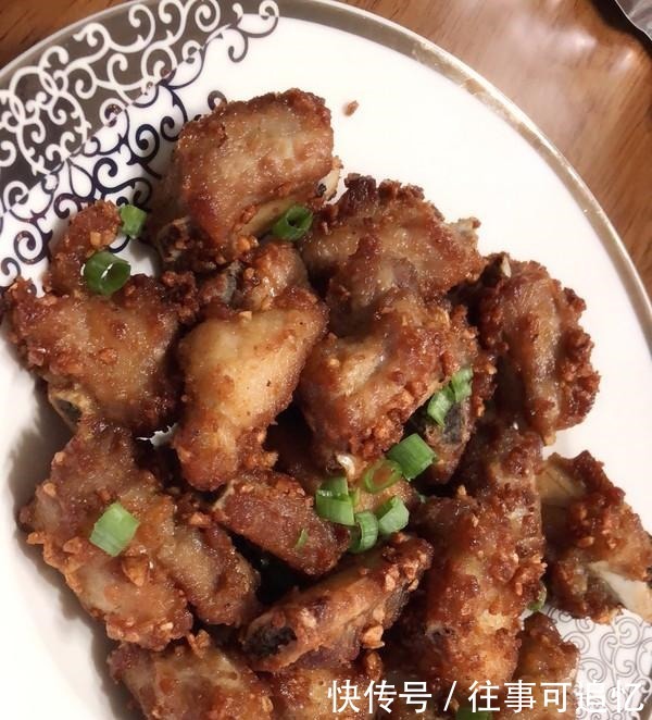 大厨教你,“蒜香排骨”的正宗做法,蒜香和肉香的融合,美味至极!