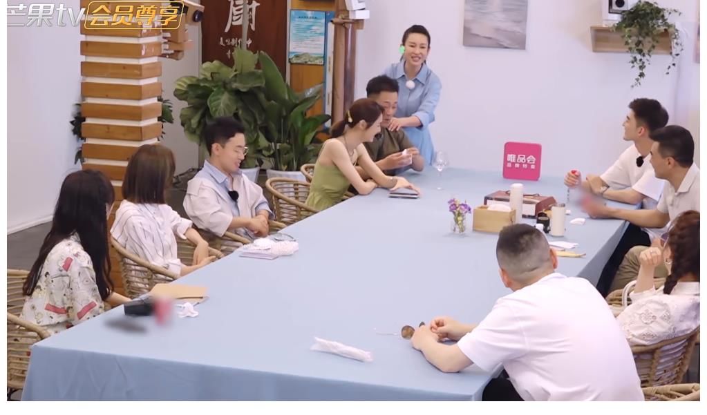 卡頓|張翰錄《妻子5》背臺詞卡頓，眾人笑場，秦海璐解圍的方式很高級