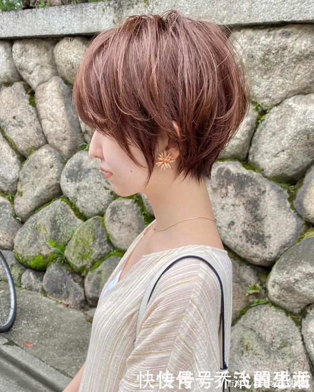 发型|“最值得尝试”的女发,蓬松修颜很有层次感,大多数女性都喜欢