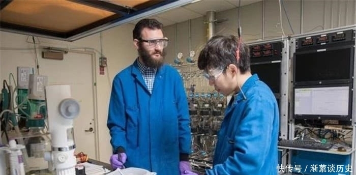 电量|手机电池终于做出突破,从海水中提取全新材料,5分钟充80%电量!