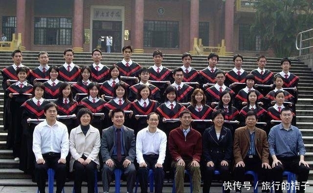 毕业后我选择回家卖面条,父亲阻止竟我以死相逼,如今我年入百万