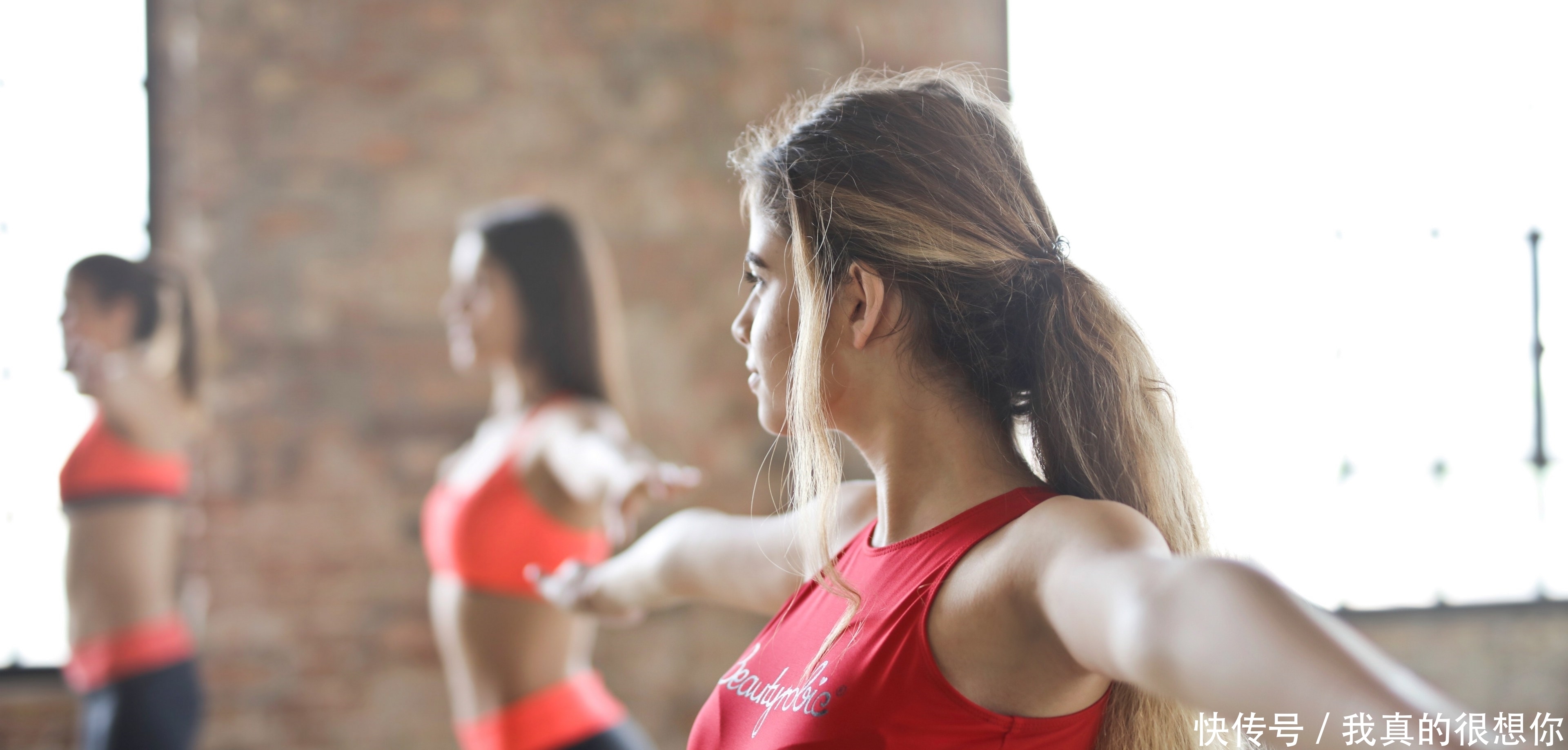 俯卧撑|如何延缓衰老?一组动作可以一试,每天坚持有效果